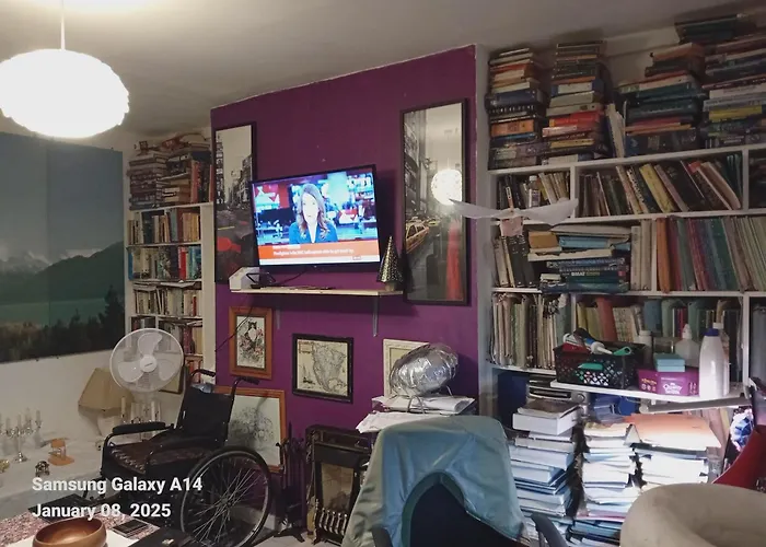 42 Churchbury Rd Room 1
