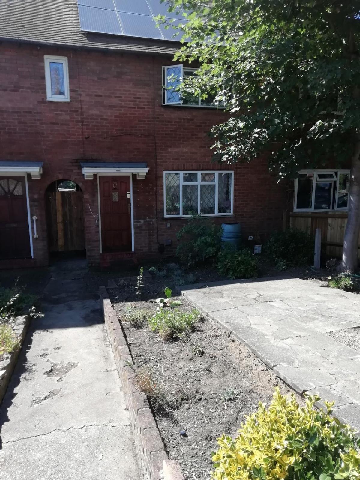 42 Churchbury Rd 1 *
